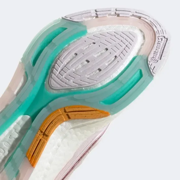 [NEW] Women's Adidas UltraBOOST 22 Shoes GX8016