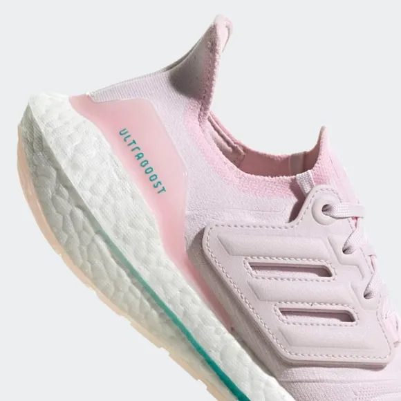 [NEW] Women's Adidas UltraBOOST 22 Shoes GX8016