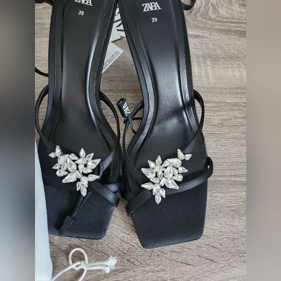 NEW WOMEN'S ZARA SANDALS RHINESTONE STRAPPY BLACK COLOR SIZE 8 EU 39.