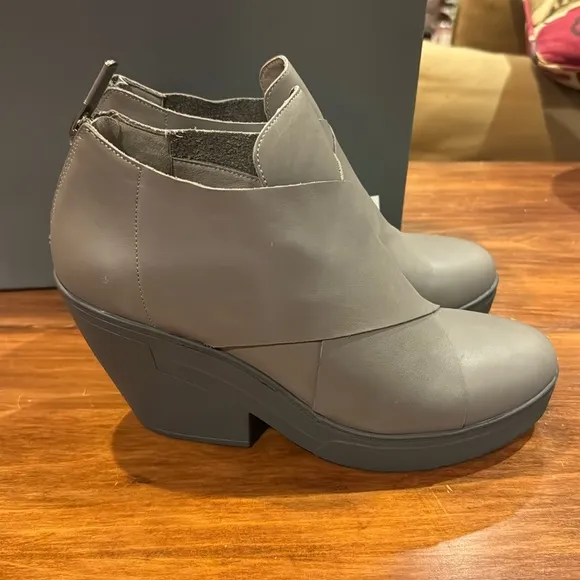 NIB Eileen Fisher COSMO-OL Ankle Boot Booties Oiled Leather Graphite 3.5” Heel 9