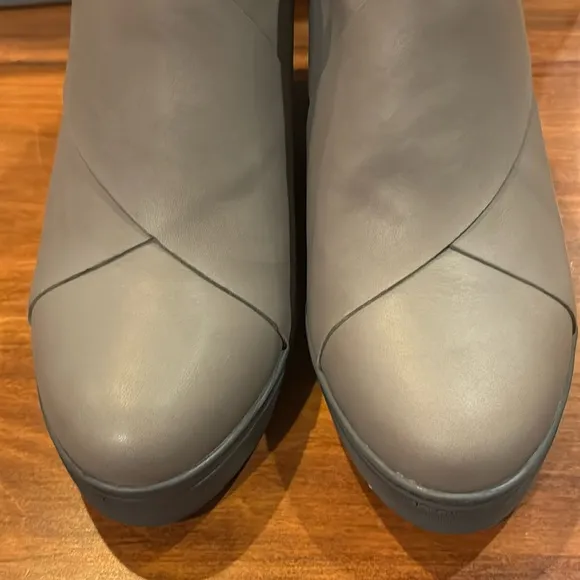 NIB Eileen Fisher COSMO-OL Ankle Boot Booties Oiled Leather Graphite 3.5” Heel 9