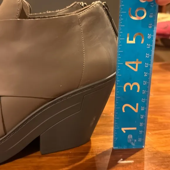 NIB Eileen Fisher COSMO-OL Ankle Boot Booties Oiled Leather Graphite 3.5” Heel 9