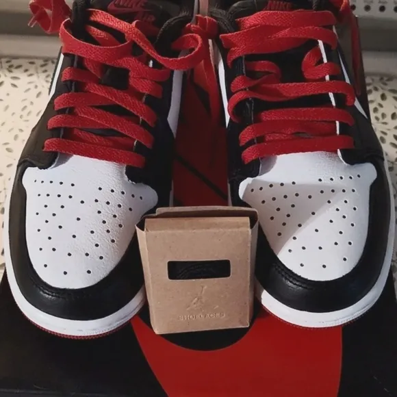 Nike Air Jordan 1 Low Size 10 mens. Shoes Has Never Been Worn.