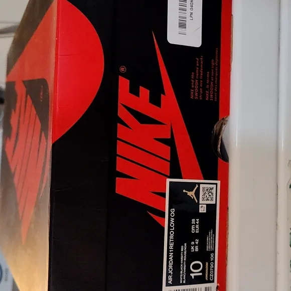 Nike Air Jordan 1 Low Size 10 mens. Shoes Has Never Been Worn.