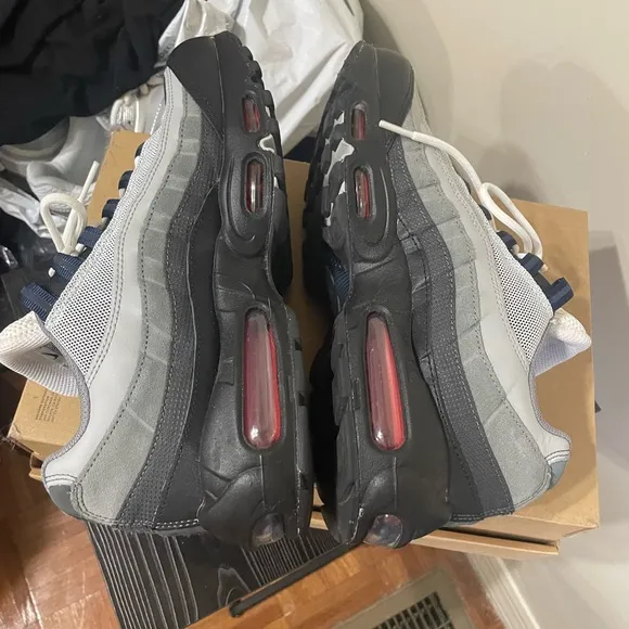 Nike Air Max 95 Men's Black and Gray Sneakers