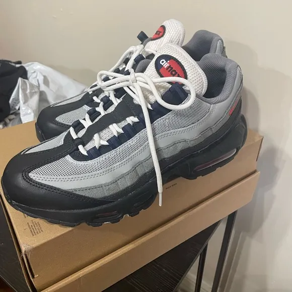 Nike Air Max 95 Men's Black and Gray Sneakers