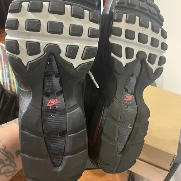 Nike Air Max 95 Men's Black and Gray Sneakers