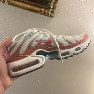 Nike Air Max Plus White and Pink Sneakers