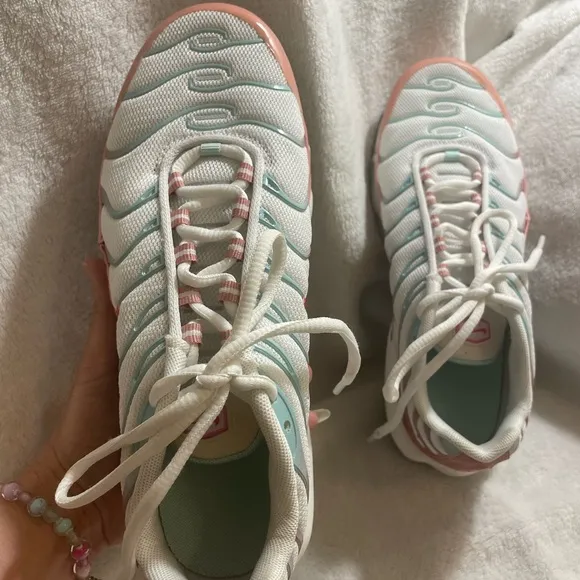 Nike Air Max Plus White and Pink Sneakers