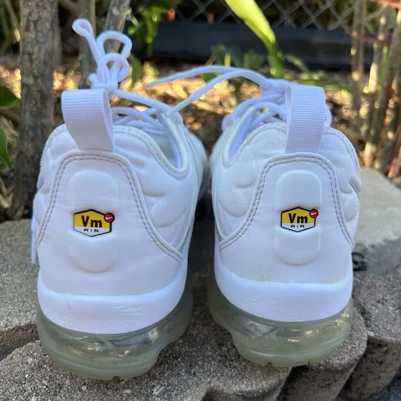 Nike Air Vapormax Plus Shoes Mens Size 9.5 Beige White Sneakers 924453-100