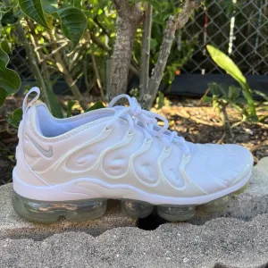Nike Air Vapormax Plus Shoes Mens Size 9.5 Beige White Sneakers 924453-100