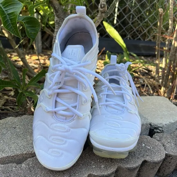 Nike Air Vapormax Plus Shoes Mens Size 9.5 Beige White Sneakers 924453-100