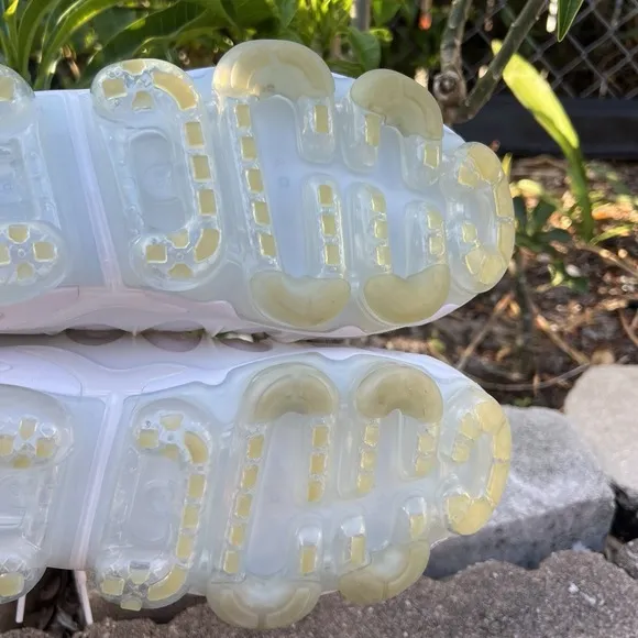 Nike Air Vapormax Plus Shoes Mens Size 9.5 Beige White Sneakers 924453-100