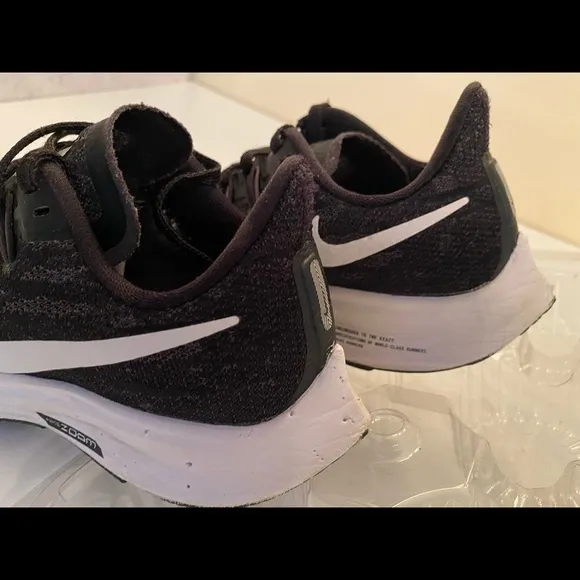 NIKE KIDS AIR ZOOM PEGASUS RUNNING SHOES SIZE 3.5 Y VERY GOOD CONDITION