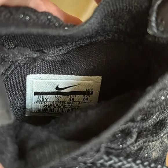 Nike LeBron XV 15 Basketball Shoes Black Metallic Gold size Y5.5