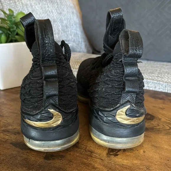 Nike LeBron XV 15 Basketball Shoes Black Metallic Gold size Y5.5
