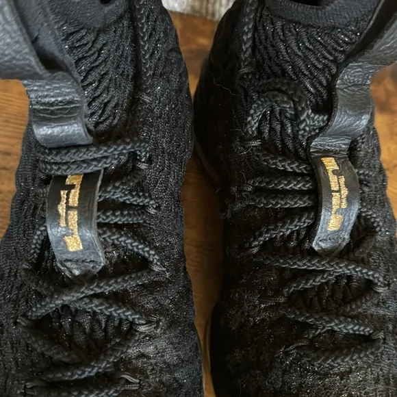 Nike LeBron XV 15 Basketball Shoes Black Metallic Gold size Y5.5