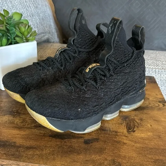 Nike LeBron XV 15 Basketball Shoes Black Metallic Gold size Y5.5