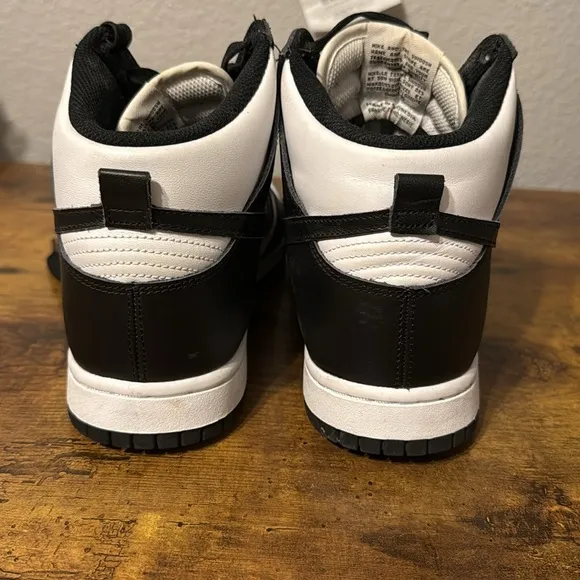 Nike Men's Black and White Sneakers size 8