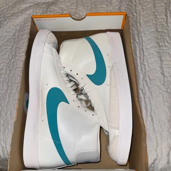 Nike Men's White and Teal Sneakers