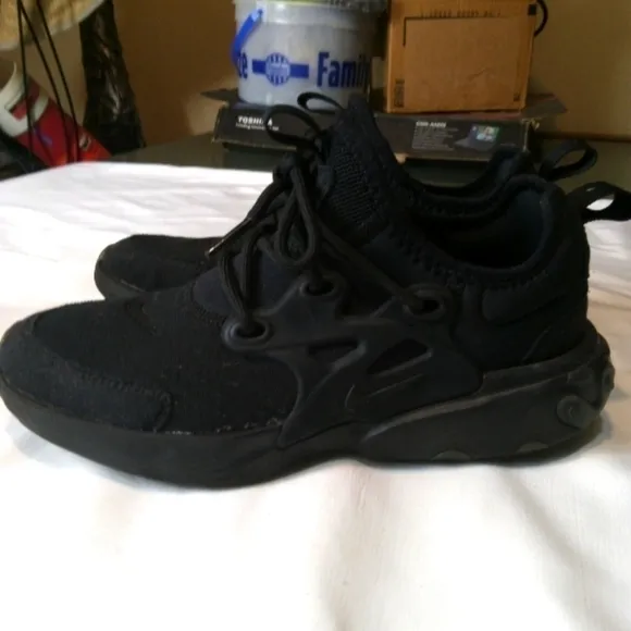 Nike RT Presto youth running shoes triple black Size 3Y/ women's 5. Great cond.