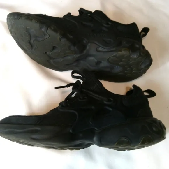 Nike RT Presto youth running shoes triple black Size 3Y/ women's 5. Great cond.