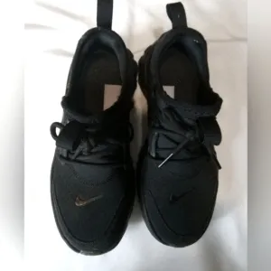 Nike RT Presto youth running shoes triple black Size 3Y/ women's 5. Great cond.