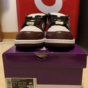 Nike SB Dunk Low OG QS Men's Shoes - White and Brown