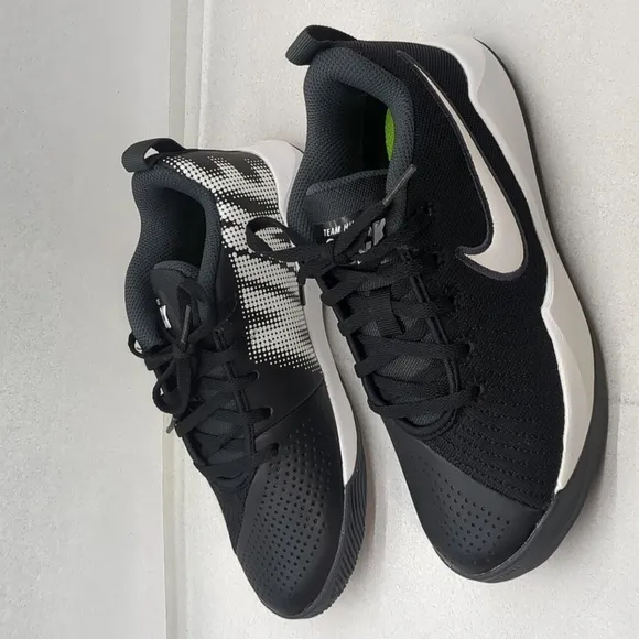Nike Team Hustle Quick 2 Fashion Basketball Shoes Black/white - Size Big Kids 4