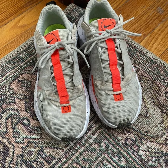 Nike Women's Crater Impact Light Bone Bright Crimson Sneaker Size 8.5