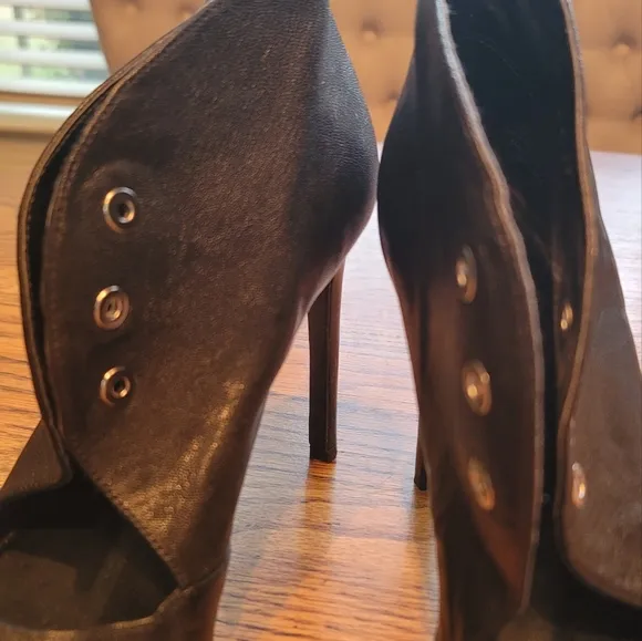 Nine West Nicolette Black Genuine Leather Almond Toe Heels Booties Boots Shoes