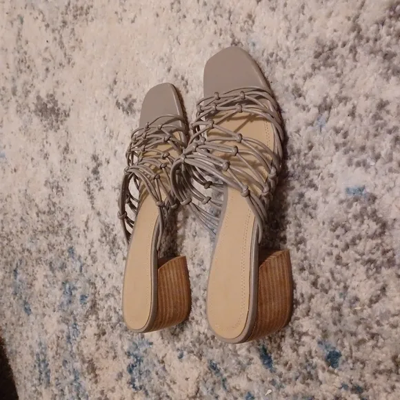 Nordstrom signature strappy sandals size 8