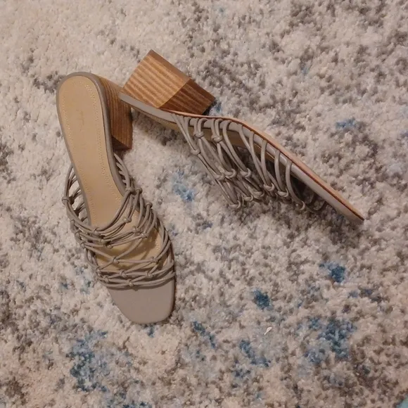 Nordstrom signature strappy sandals size 8