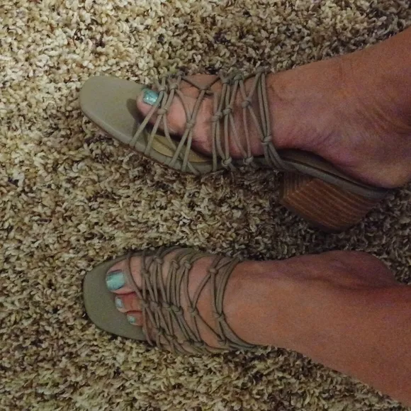Nordstrom signature strappy sandals size 8