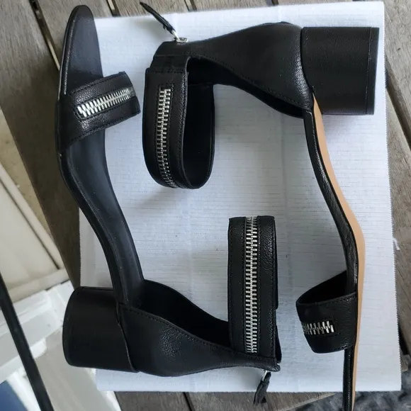 NWOB Rebecca Minkoff Women's Leather Zipper Black Sandals - Size 10M