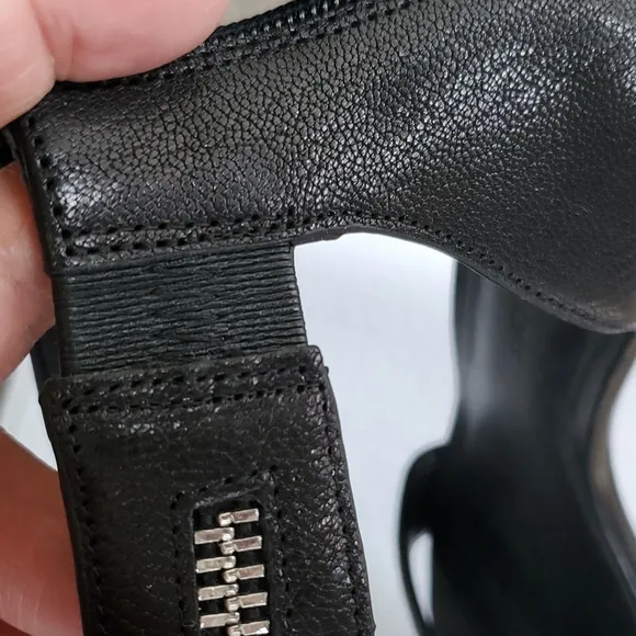 NWOB Rebecca Minkoff Women's Leather Zipper Black Sandals - Size 10M