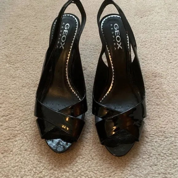 NWOT Geox Womans Black Patent Open Toe Shoe