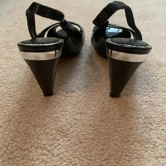 NWOT Geox Womans Black Patent Open Toe Shoe
