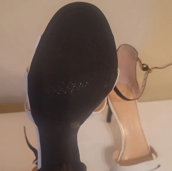 NWOT Jessica Simpson Black White Open Toe Strappy Heel Sandals Shoes Size 8.5
