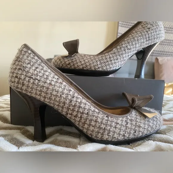 NWOT! Sofft Gray Herringbone Tweed Pump 8.5 Bow