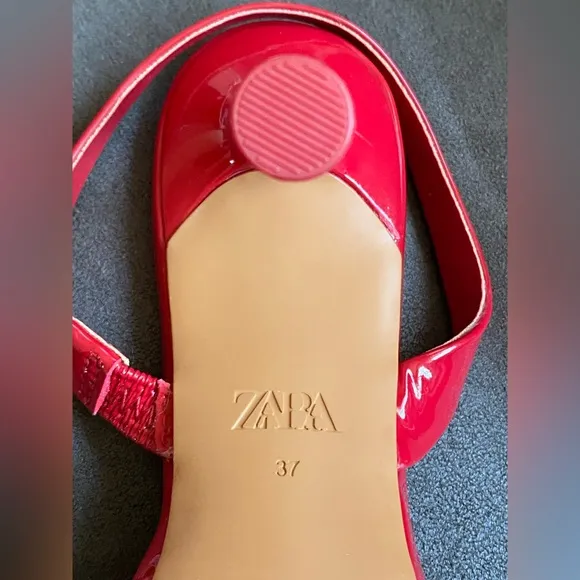 NWOT. Zara Red Shiny High-Heel Shoes. Size 6,5.