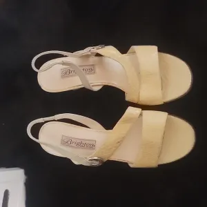 Nwt Brighton Rivoli strappy sandals