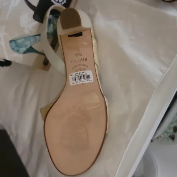Nwt Brighton Rivoli strappy sandals
