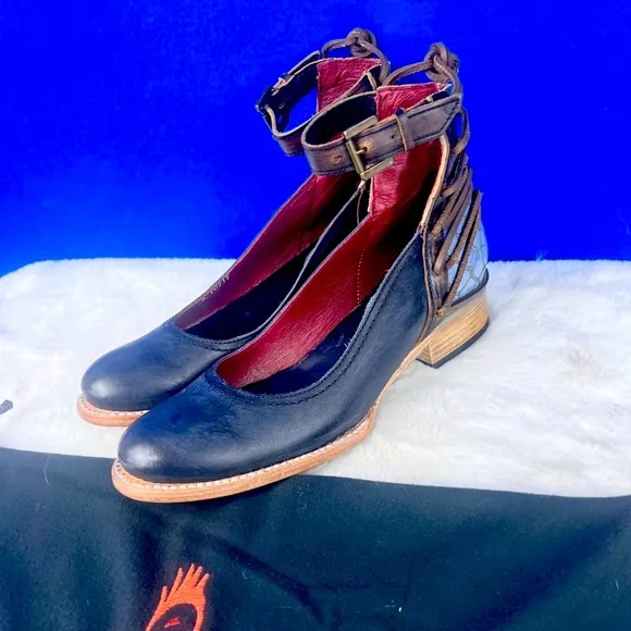 •NWT |•FREEBIRD BY STEVEN•| 'Marlon' Mary Jane Navy Blue Croc Shoes SIZE 9