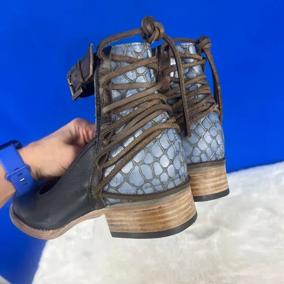 •NWT |•FREEBIRD BY STEVEN•| 'Marlon' Mary Jane Navy Blue Croc Shoes SIZE 9
