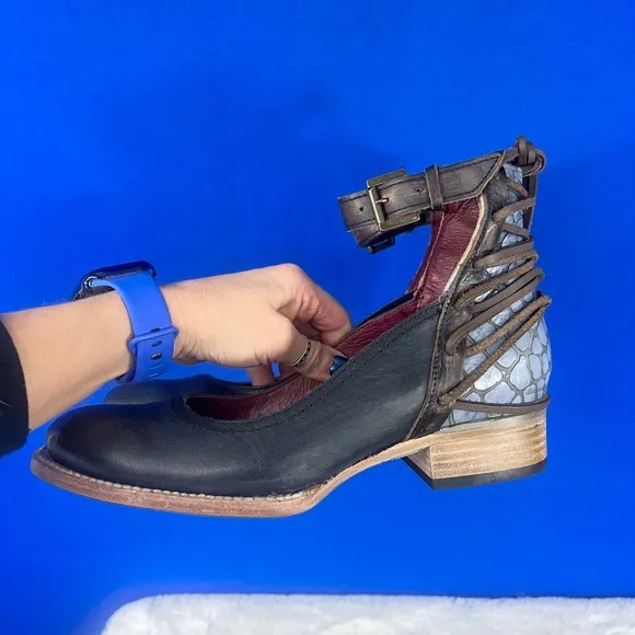 •NWT |•FREEBIRD BY STEVEN•| 'Marlon' Mary Jane Navy Blue Croc Shoes SIZE 9