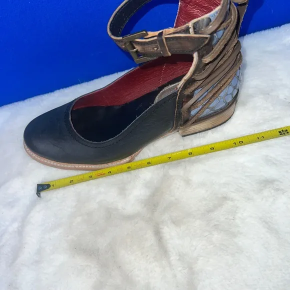 •NWT |•FREEBIRD BY STEVEN•| 'Marlon' Mary Jane Navy Blue Croc Shoes SIZE 9