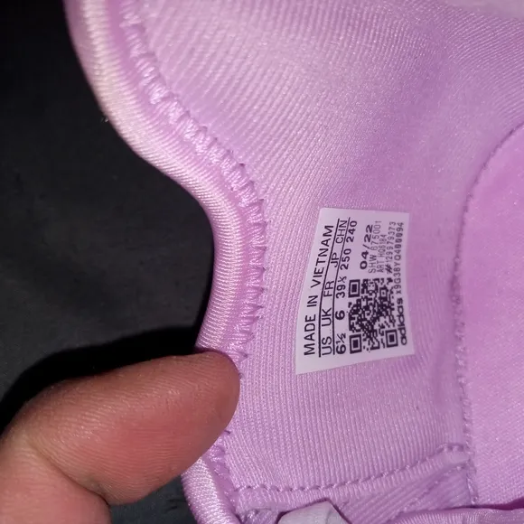 NWT LILAC BLISS ADIDAS YOUTH SIZE 6.5