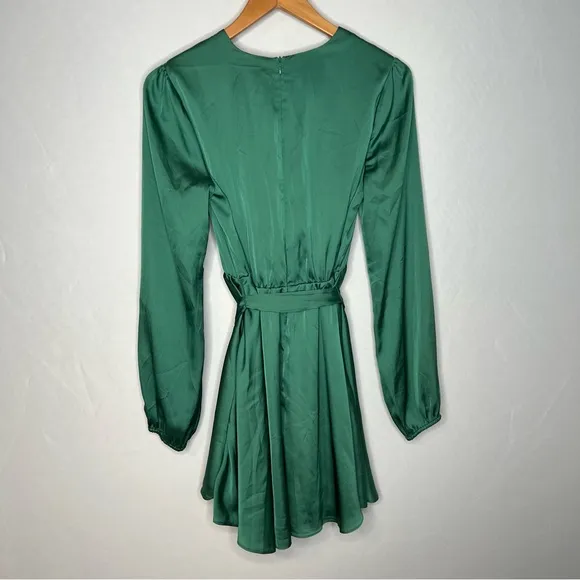 NWT! Revolve| LOVERS AND FRIENDS Ivy Dress in Emerald Green. Size Medium.