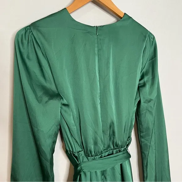 NWT! Revolve| LOVERS AND FRIENDS Ivy Dress in Emerald Green. Size Medium.